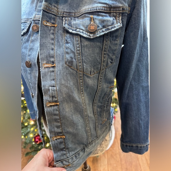 LUCKY BRAND JEAN JACKET. Tomboy trucker Jean jacket, like new. - Picture 3 of 7